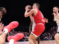 Олимпиакос гостува в Лион на последния в класирането