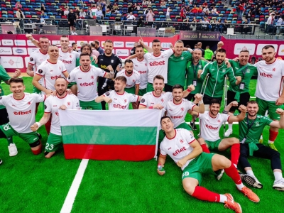 България триумфира над Словакия с 1:0 и се класира за елиминациите на световното по мини футбол