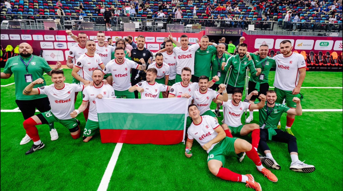 България триумфира над Словакия с 1:0 и се класира за елиминациите на световното по мини футбол